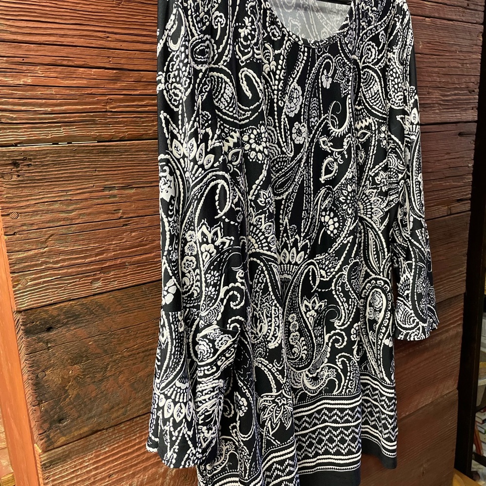 XXL NEWwTagLadies Tunic Apt 9 Striking Black/White Design with Flared Slv
